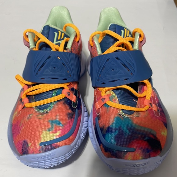 Nike Kyrie Low 3 'Tie-Dye' - Picture 3 of 6